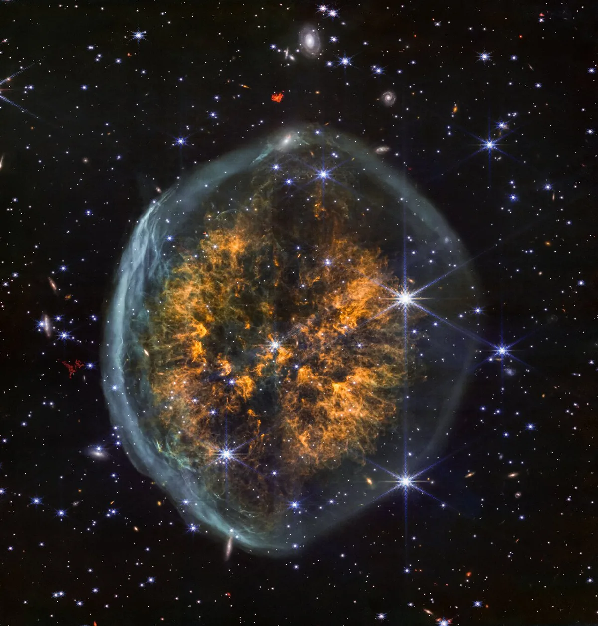 A dying star known as the Exposed Cranium Nebula, or PMR 1, as seen by the James Webb Space Telescope's NIRCam instrument. Credit: NASA, ESA, CSA, STScI, Image Processing: Joseph DePasquale (STScI)