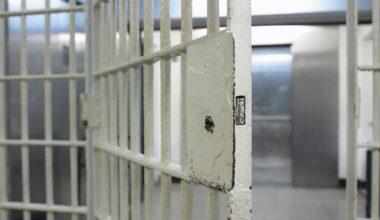 Prison conditions 'national scandal' - prison officers