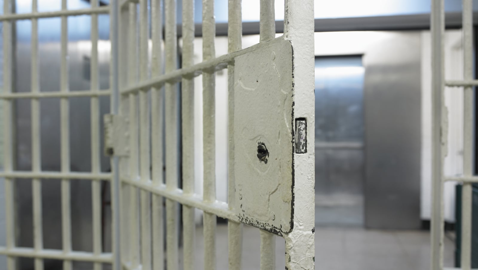 Prison conditions 'national scandal' - prison officers