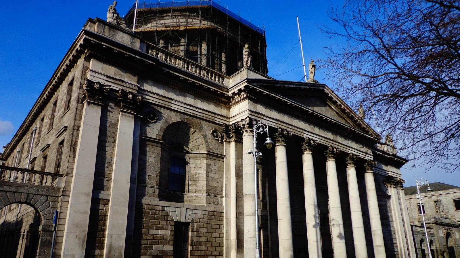 €300,000 settlement over man's death after ladder fall