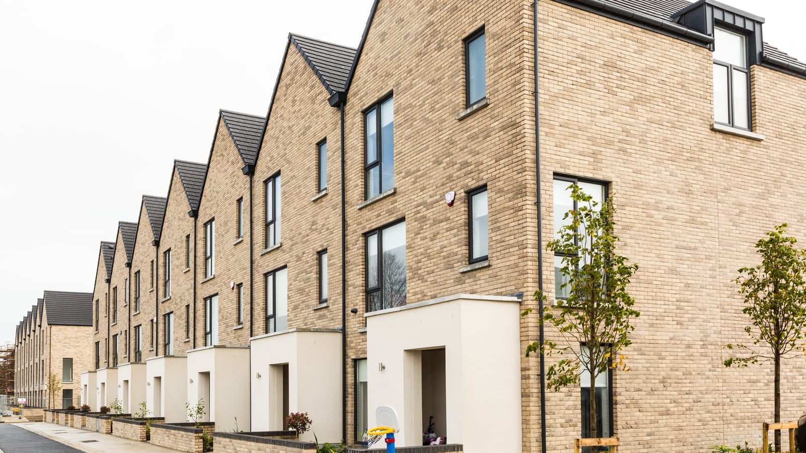 Annual property price growth eases to 6.8% in February