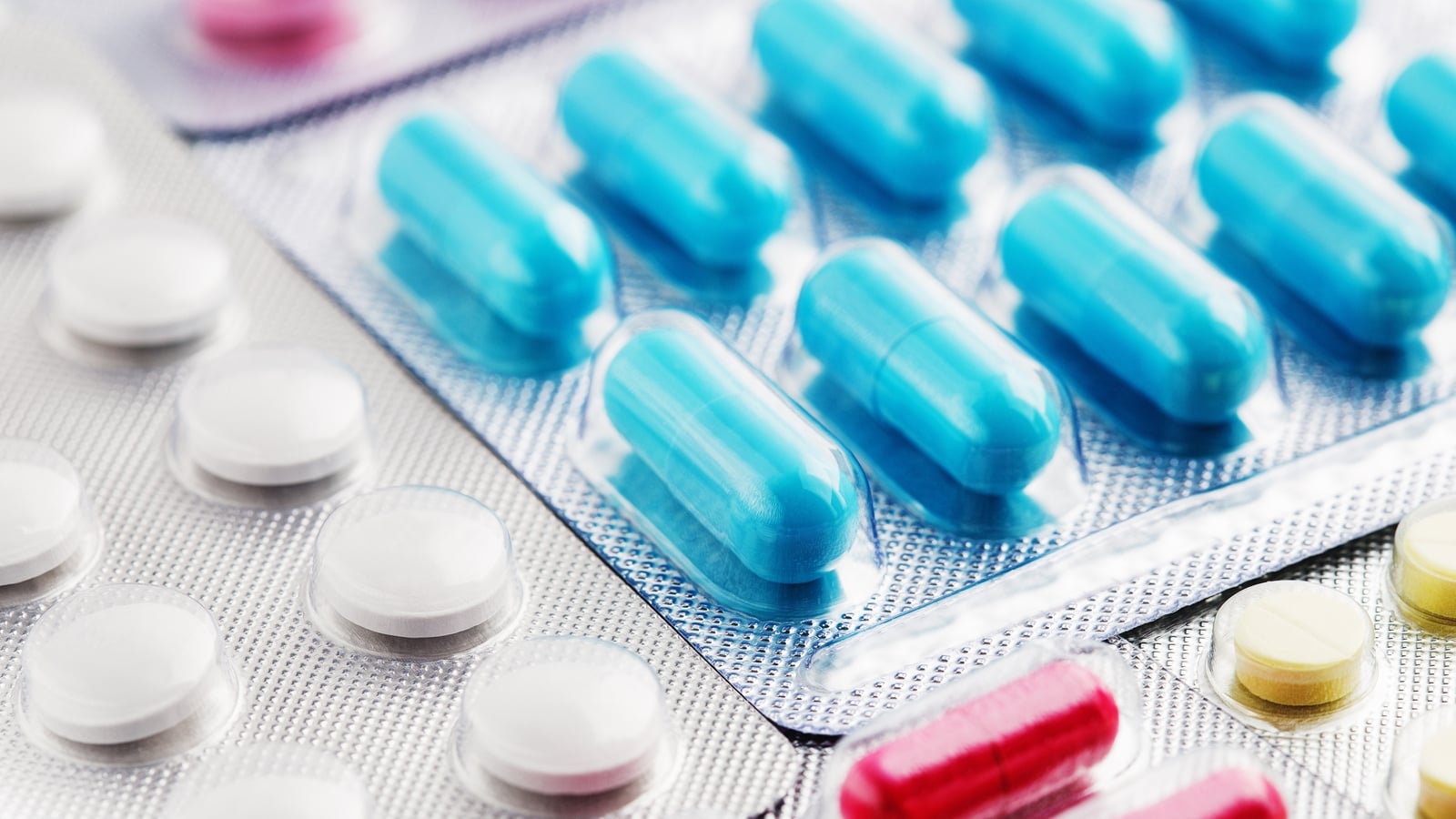 Trump orders new pharma tariff, reshapes metal duties