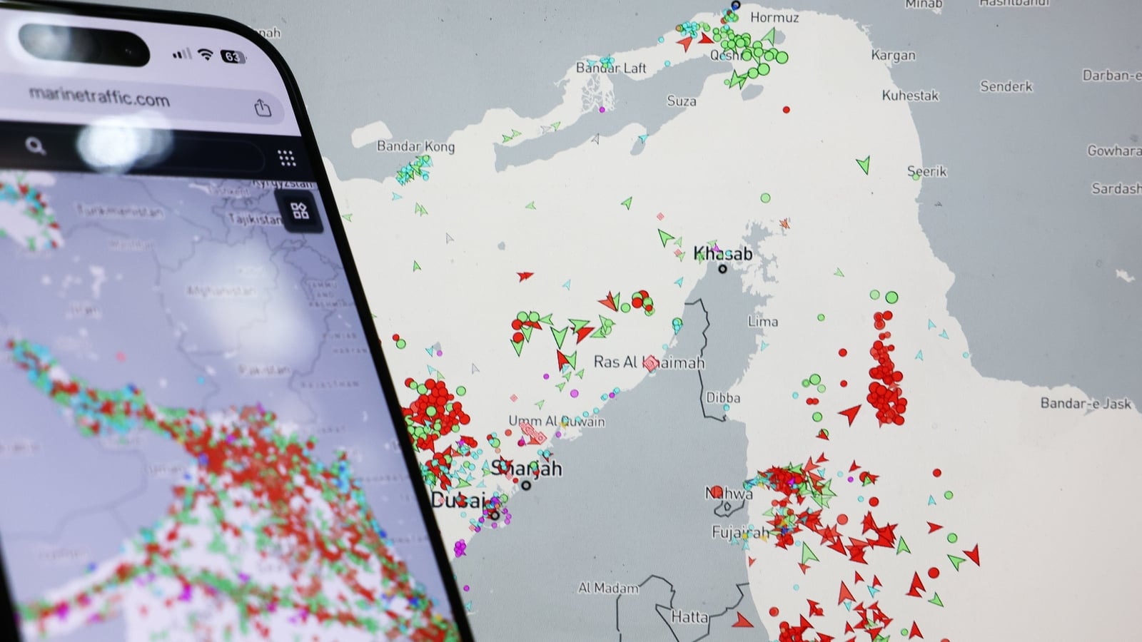 Oil prices gain 4% on fragile Gulf ceasefire