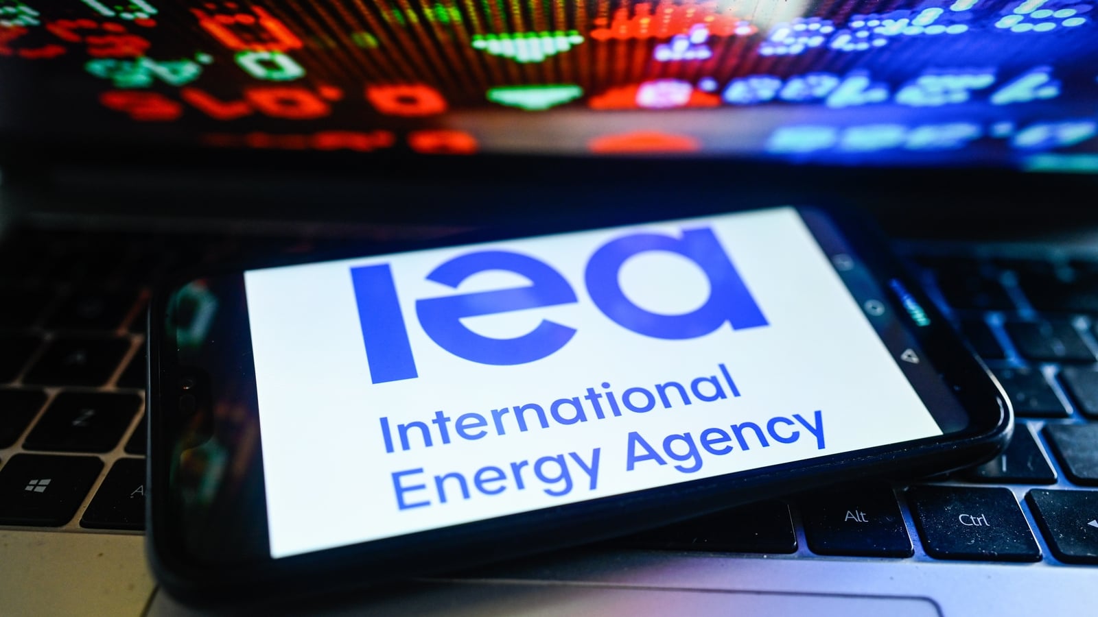 Oil demand to plunge as Mideast uncertainty persists: IEA