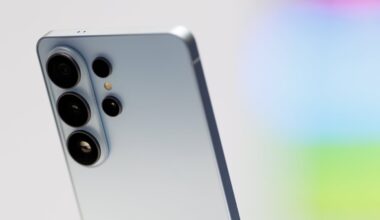 50% admit to looking at a strangers phone in public