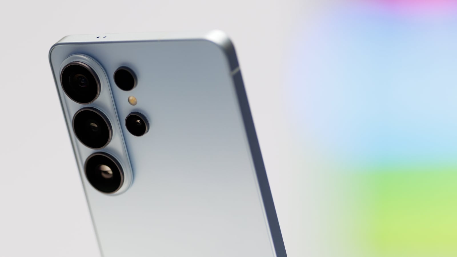 50% admit to looking at a strangers phone in public