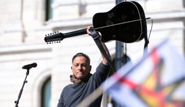 Trump urges Springsteen boycott in social media post