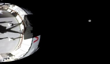 Artemis astronauts glimpse Moon's 'Grand Canyon'