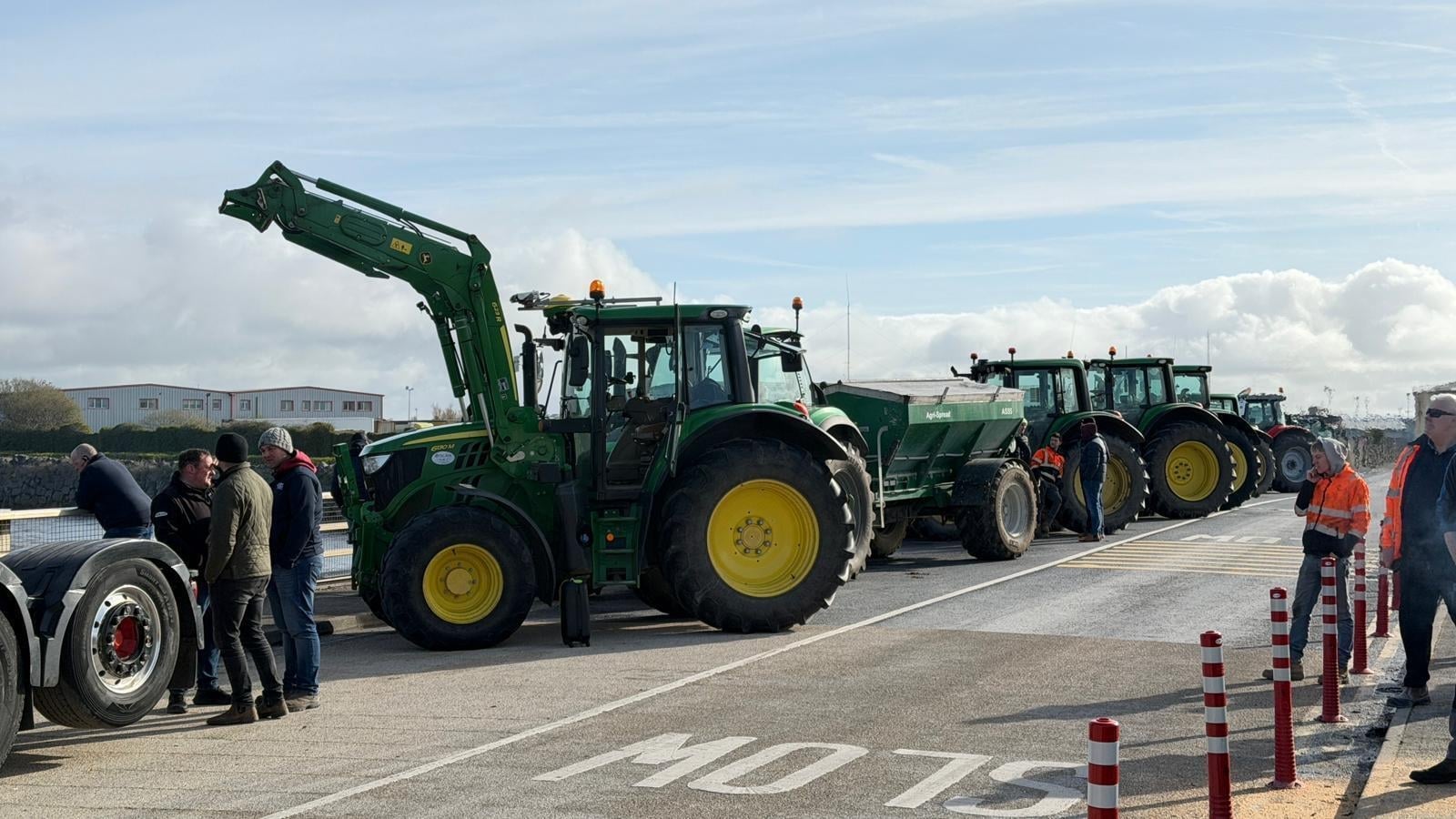 Taoiseach accuses Opposition of supporting blockade