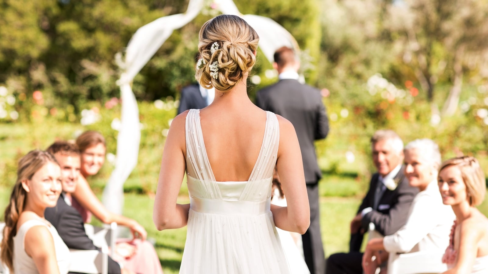 Violinist on the"bizarre" songs she has played at Irish weddings