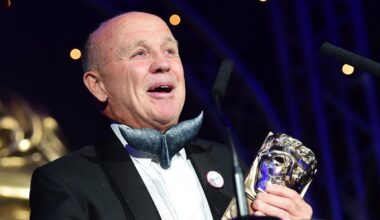 'True pioneer' wildlife cameraman Doug Allan dies aged 74