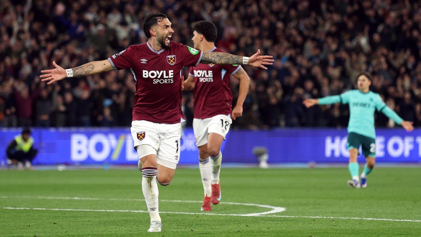 West Ham thump Wolves as Spurs slip into relegation zone