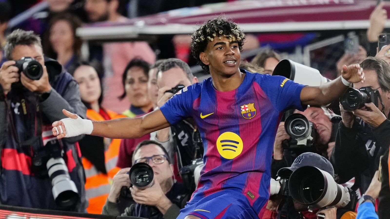 Barcelona make most of Real Madrid setback