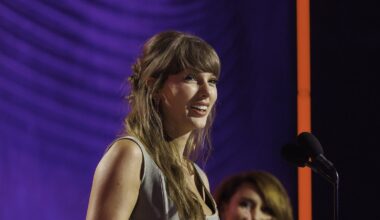Taylor Swift leads nominations for American Music Awards