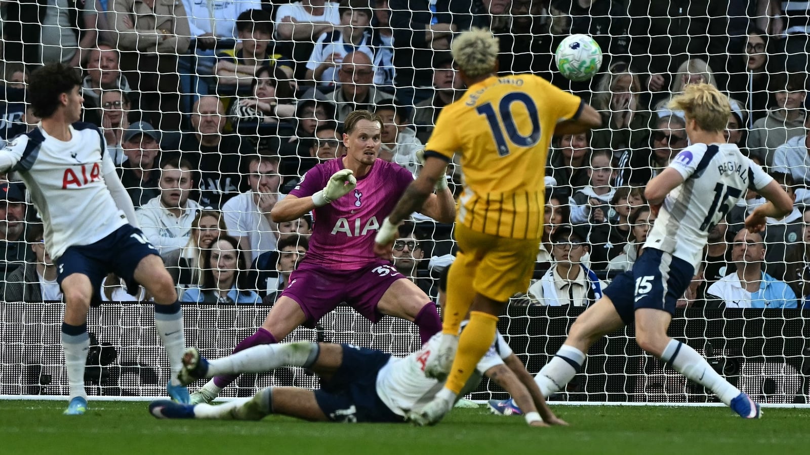 Spurs denied by injury-time equaliser against Brighton