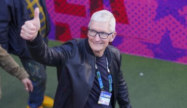 Apple says chief Tim Cook stepping down in September