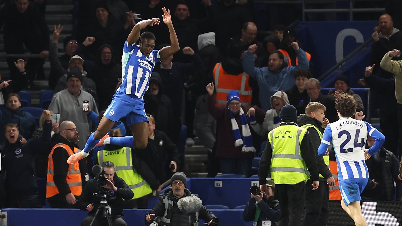 Brighton cruise to victory over toothless Chelsea