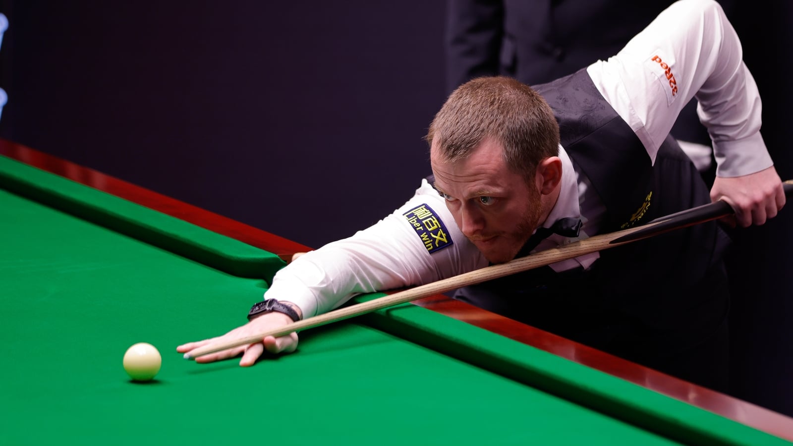 Murphy clears up to reach last eight, Allen leads Wilson