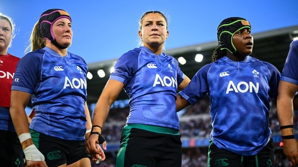 25 April 2026; Captain Erin King of Ireland huddles with teammates before the Women's Six Nations Rugby Championship match between France and Ireland at Stade Marcel Michelin in Clermont, France. Photo by Shauna Clinton/Sportsfile