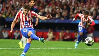Julian Alvarez of Atletico Madrid scores a penalty to make the score 1-1 during the UEFA Champions League 2025/26 Semi Final First Leg match between Atletico de Madrid and Arsenal FC at on April 29, 2026 in Madrid, Spain