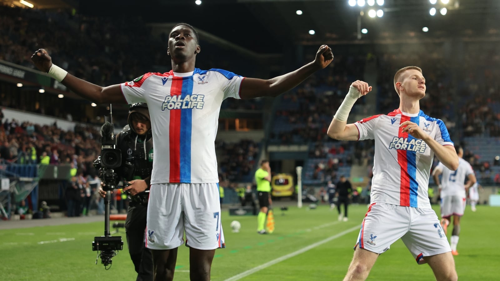 Palace take big step towards final