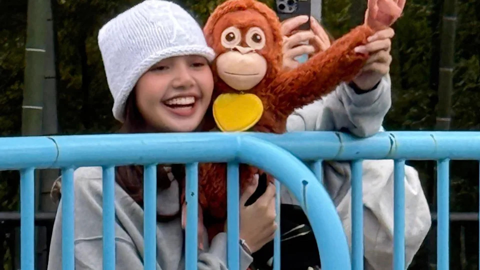 Lisa of BLACKPINK visiting Punch the Monkey at the Ichigawa City ZooInstagram