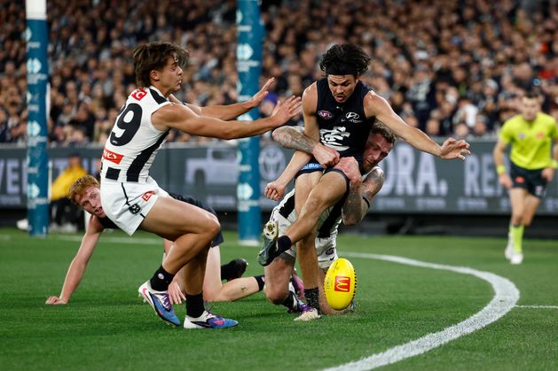 Elijah Hollands’ mental health episode during AFL match raises questions for Carlton Blues