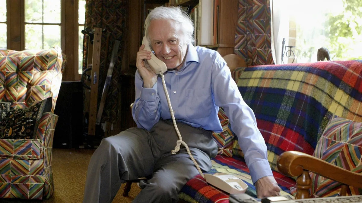 Sir Anthony Leggett obituary: theoretical physicist