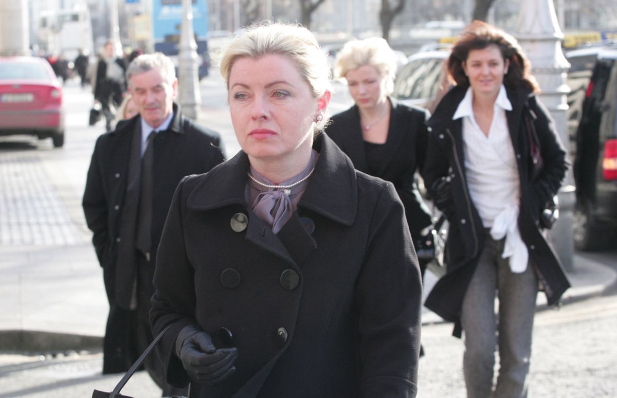 18/02/08 - Family members of Siobhan McLaughlin, sister Aishling followed by family, arrive at court 