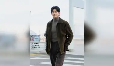 South Korean singer and actor Ok Taecyeon, a member of K-pop group 2PM, married his non-celebrity girlfriend of 10 years on April 24 in a private ceremony in Seoul.