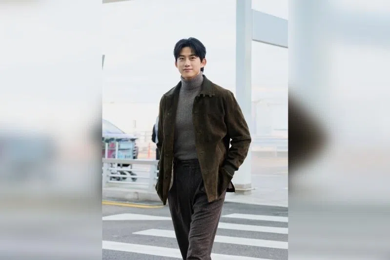 South Korean singer and actor Ok Taecyeon, a member of K-pop group 2PM, married his non-celebrity girlfriend of 10 years on April 24 in a private ceremony in Seoul.