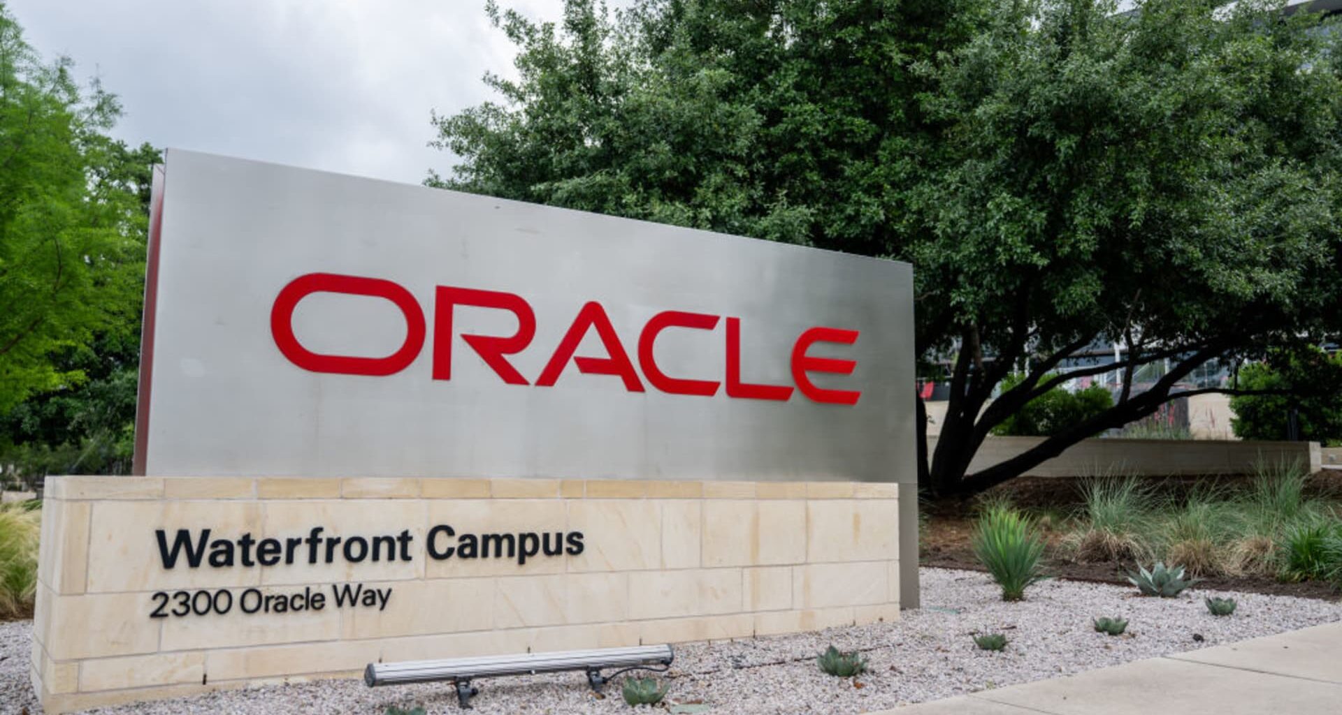 Oracle names Schneider Electric's Maxson as CFO amid soaring AI spending