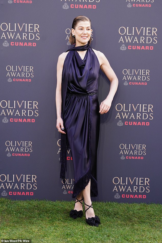 Rosamund Pike, who is currently starring in the legal drama Inter Alia at Wyndham’s Theatre in the West End, looked elegant in a navy silk dress for the ceremony