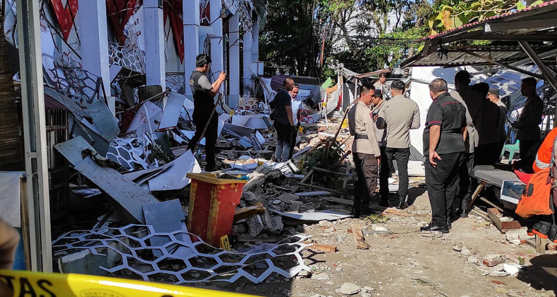 Indonesia earthquake damages buildings, triggers tsunami waves
