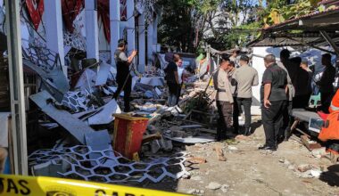Indonesia earthquake damages buildings, triggers tsunami waves