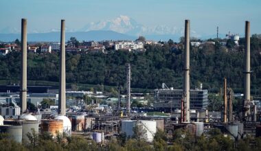 From EV stations to heat pump grants: Inside France’s €240m plan to reduce its fossil fuel reliance