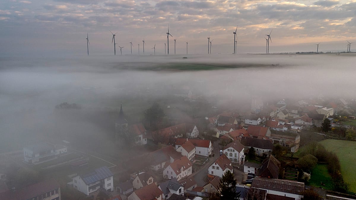 Solar and wind outpace coal as energy crisis fails to spark fossil fuel revival