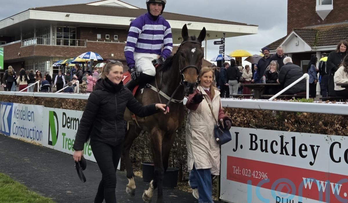 Cobden leaves it late to get off the mark for the first time in Ireland