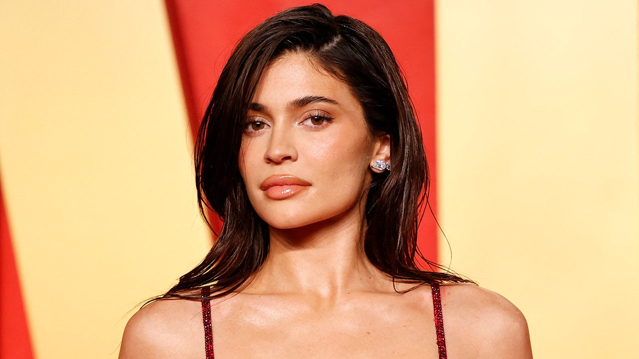 Kylie Jenner poses in bikini to promote new electrolyte product line