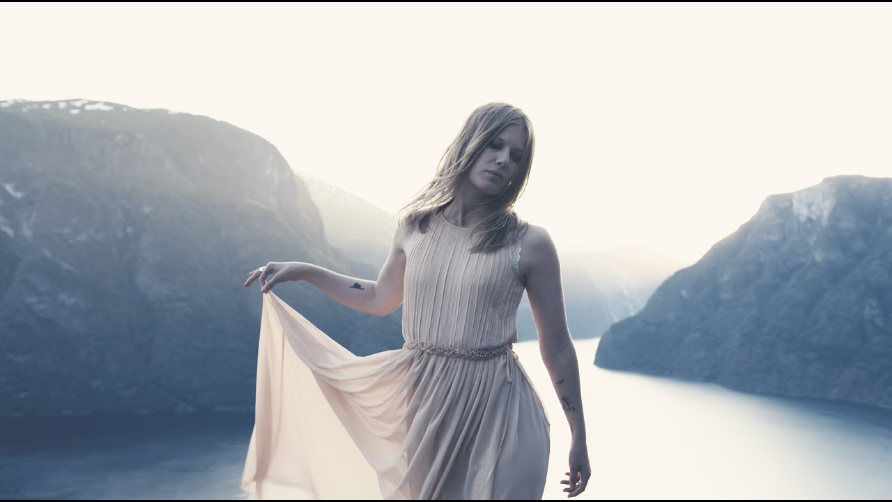 MYRKUR - Ulvinde (Official Music Video) - YouTube