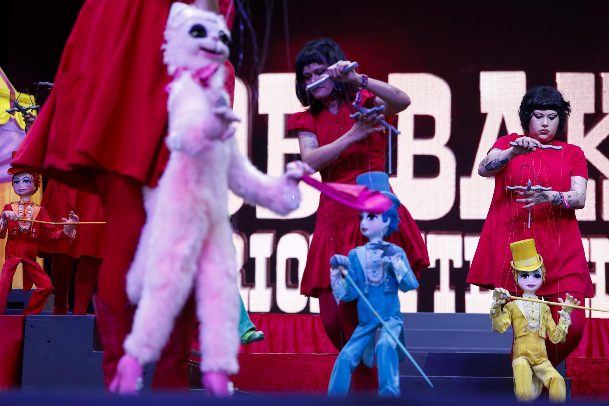 Bob Baker Marionette performs at the Gobi Stage 