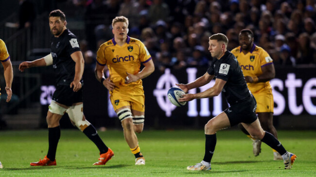 finn-russell-carries