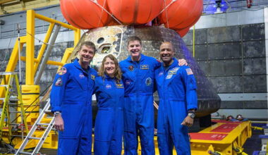 Artemis astronauts receive thunderous welcome home at Mission Control