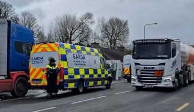 Cabinet to meet today over fuel crisis as gardaí move in to clear blockades