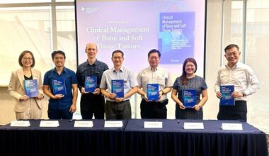 Adjunct Associate Professor Chee Cheng Ean (leftmost), Executive Director of the National University Cancer Institute, Singapore (NCIS), and Professor Lim Soon Thye (rightmost), Chief Executive Officer of the National Cancer Centre Singapore, with the editors of Clinical Management of Bone and Soft Tissue Tumors at the book launch. From left: Dr Choo Bok Ai, Associate Professor James Hallinan, Adjunct Associate Professor Mark Edward Puhaindran, Associate Professor Victor Lee Kwan Min, and Dr Angela Pang Shien Ling.