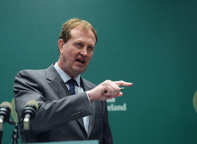 Fionnán Sheahan: Oil fires going nowhere amid McEntee-O’Callaghan bust-up while cabinet critics circle garda chief