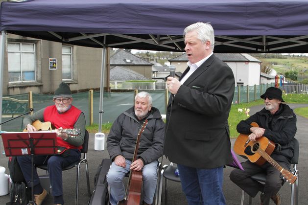 Internationally acclaimed Wexford tenor entertains in hospital outdoor garden