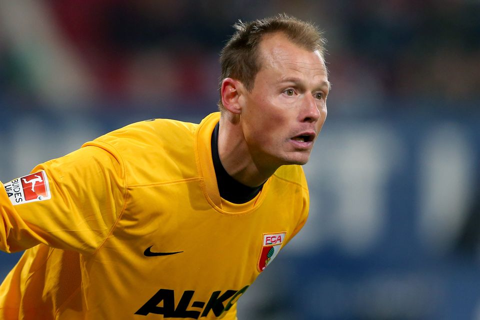 Former Arsenal goalkeeper Alex Manninger, pictured here in action for German side Augsburg back in 2014, has died in a traffic accident. Photo: Alexander Hassenstein/Bongarts/Getty Images
