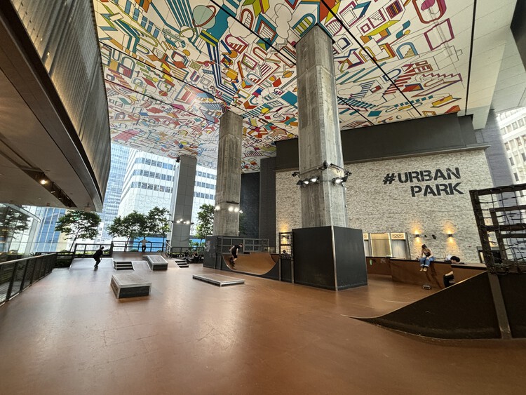 Beyond the Street: Climate, Commerce, and the Evolution of Hong Kong’s Elevated Networks - Image 3 of 22