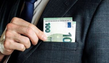 Bankers and builders lead 2025 CEO pay surge as bonus caps are scrapped